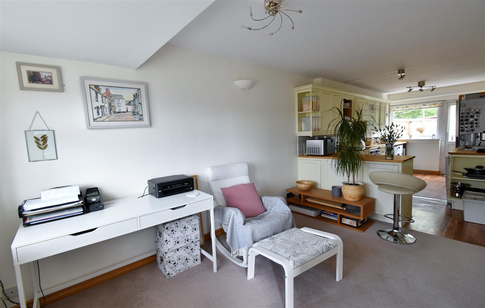 Kitchen/Breakfast Room: